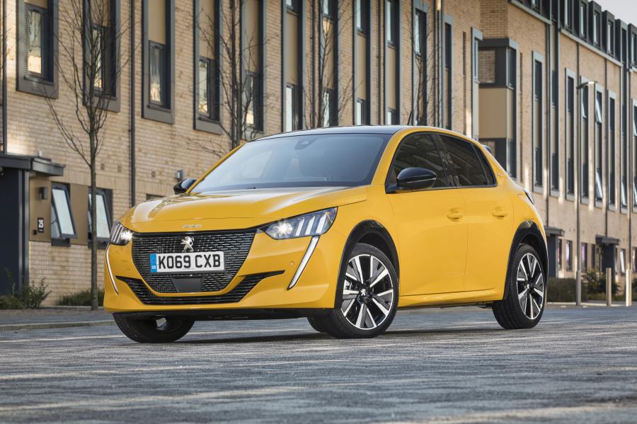  Peugeot 208 GT-Line 2019 года  (UK) (фото 1 из 16)